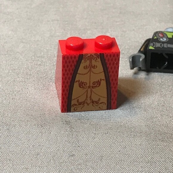 Lego Variety Pieces 3 torso and 2 Leg / Skirt Pieces - Picture 2 of 6